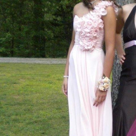 PROM DRESSES! - Picture 5 of 8